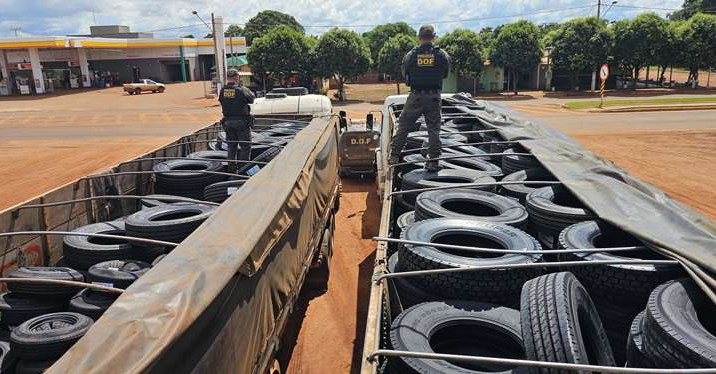 DOF apreende duas carretas carregadas com mais de 600 pneus ilegais
