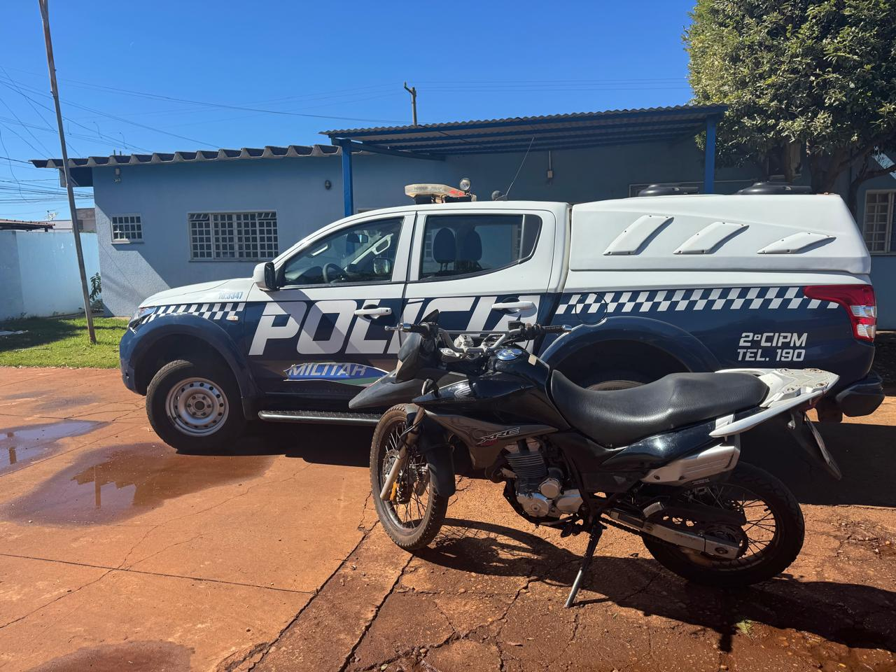 Motociclista é flagrado empinando em frente à viatura da Polícia Militar em Rio Brilhante