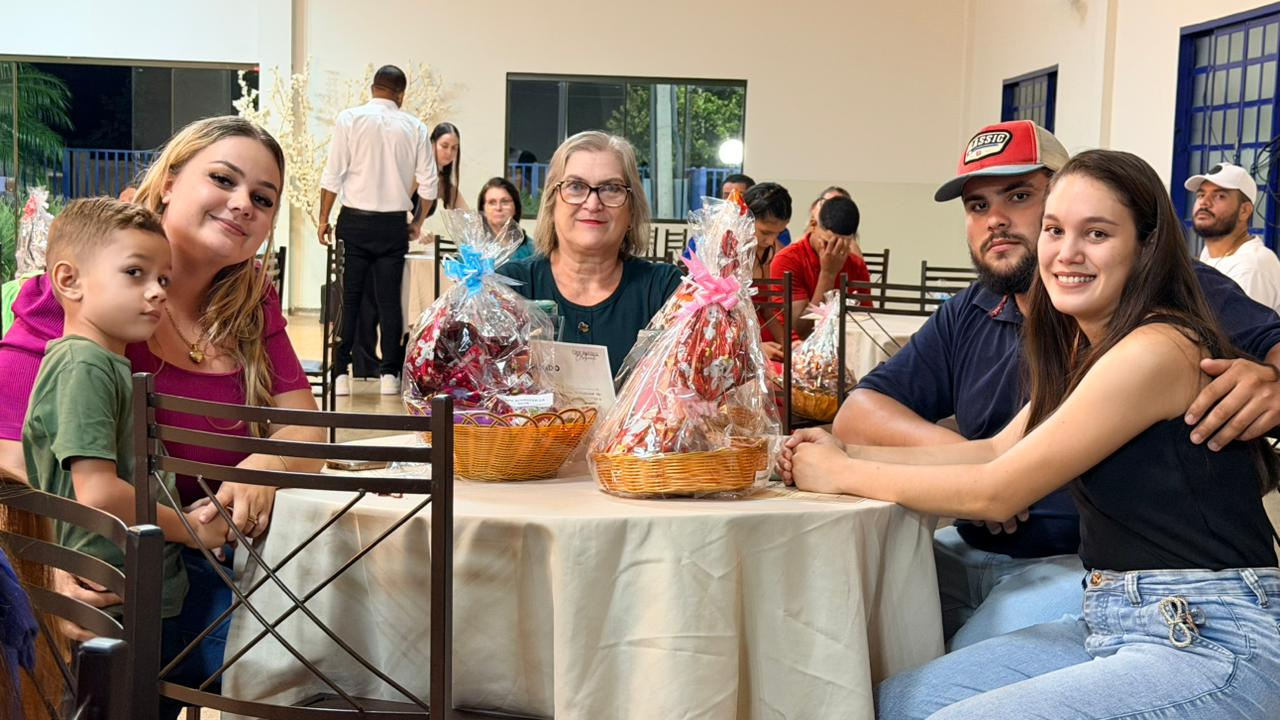 “ChocoBrilhante”: Em noite de celebração, Projeto Culinária Brilhante premia concluintes com certificados e cestas de chocolate em Rio Brilhante