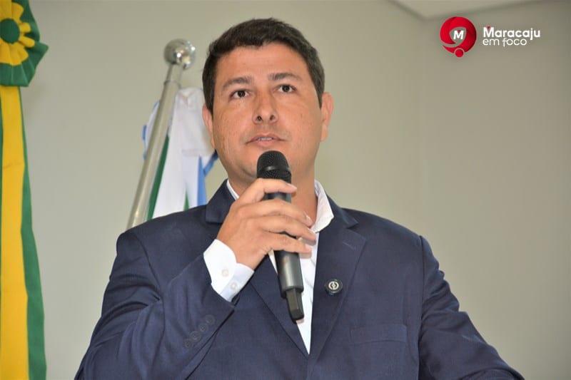 Vereador Daniel Esquivel pede a Prefeitura criação de programa de apoio para custeio da ligação das casas de famílias vulneráveis a rede do esgoto.