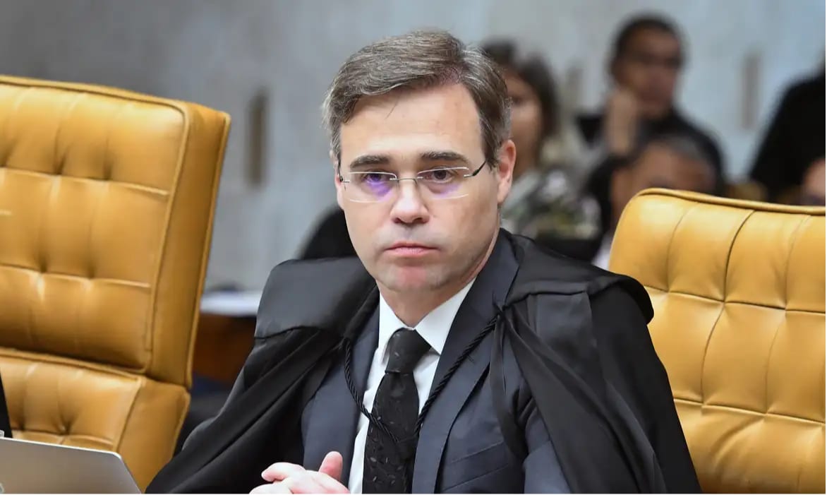 André Mendonça quer levar ao plenário diálogos atribuídos a Vorcaro e Moraes