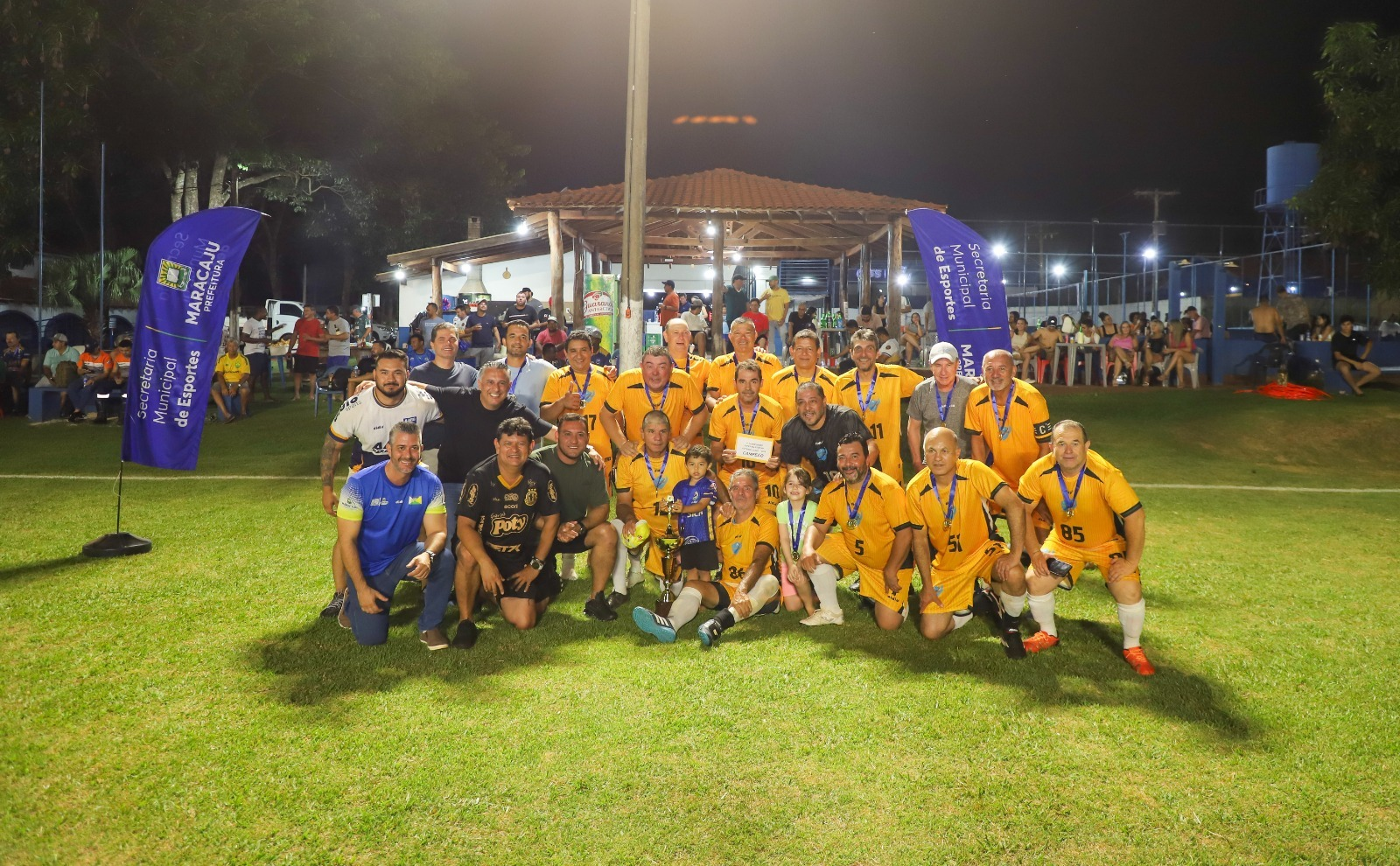Amigos Futebol Clube levanta o troféu do 5º Campeonato Super Master 50+ e emociona Maracaju em noite de celebração ao esporte