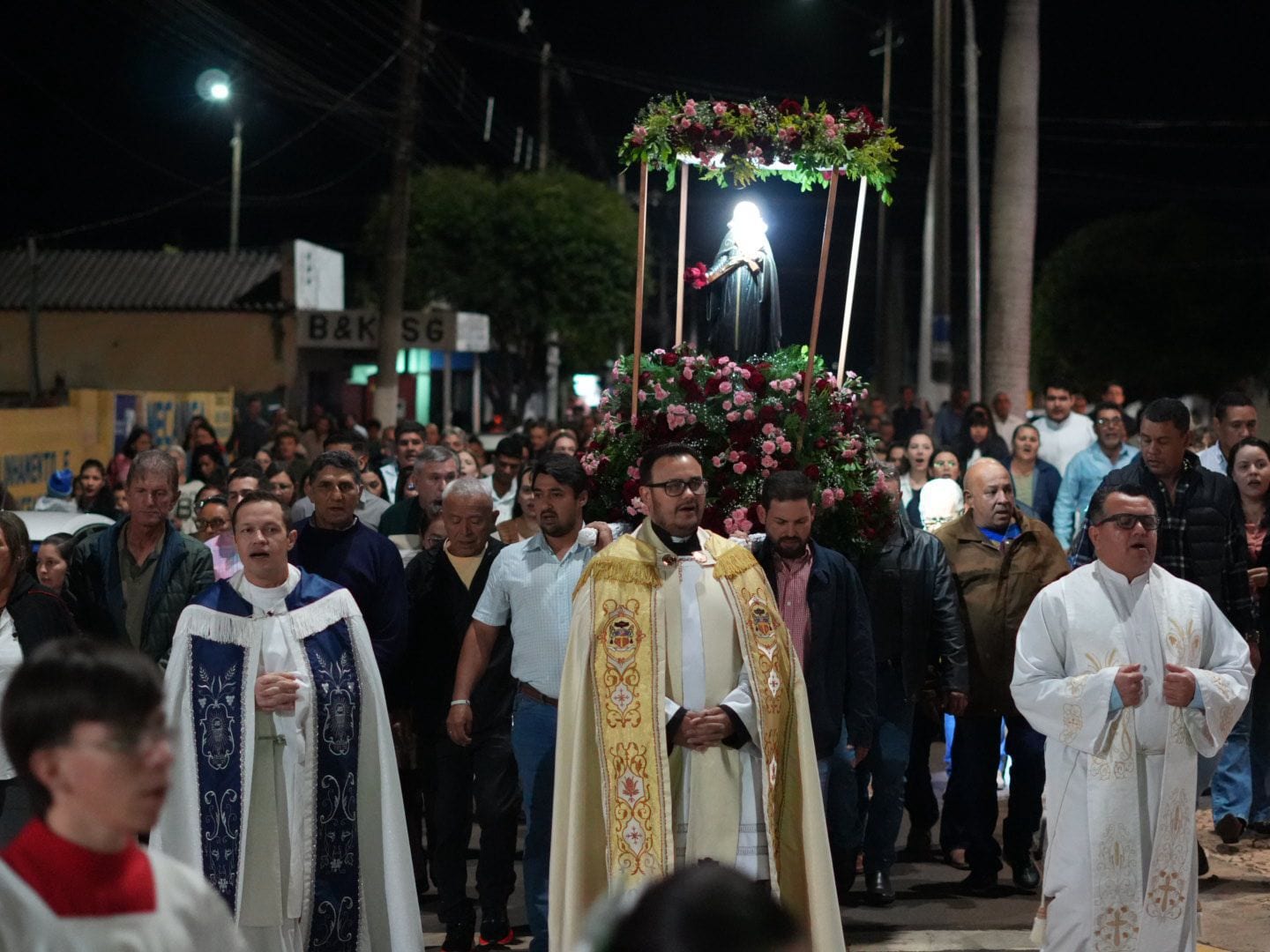 Festa de Santa Rita reúne milhares de fiéis e fortalece tradição em Nioaque 