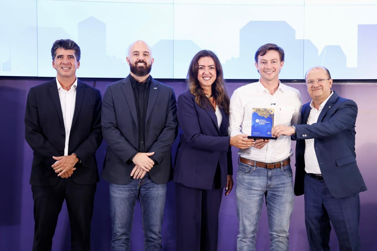 Prefeito Lucas Foroni recebe Prêmio Prefeitura Empreendedora e transforma educação com tecnologia