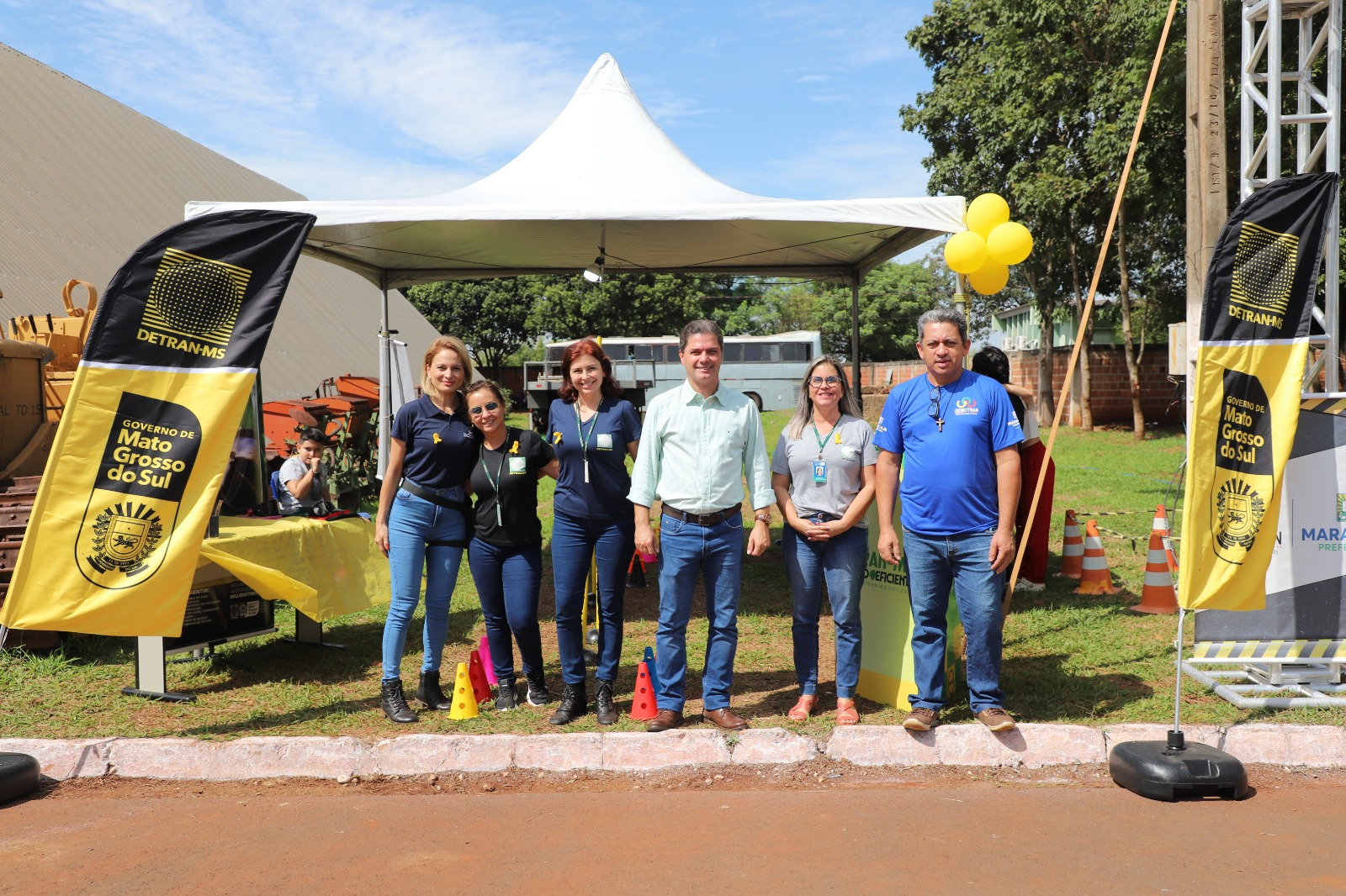 Gemutran e DETRAN/MS promovem ação educativa na Festa da Linguiça com óculos de realidade virtual que simula embriaguez ao volante.