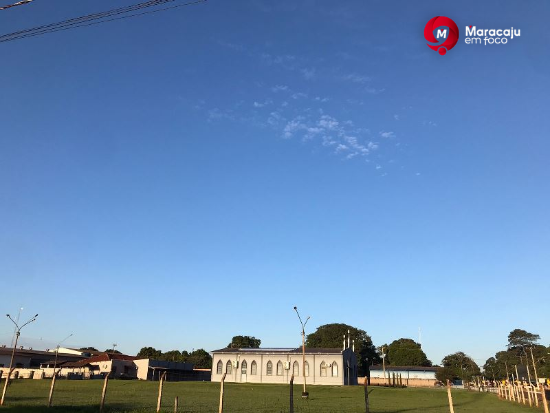 Sexta-feira de sol e nevoeiro em Maracaju