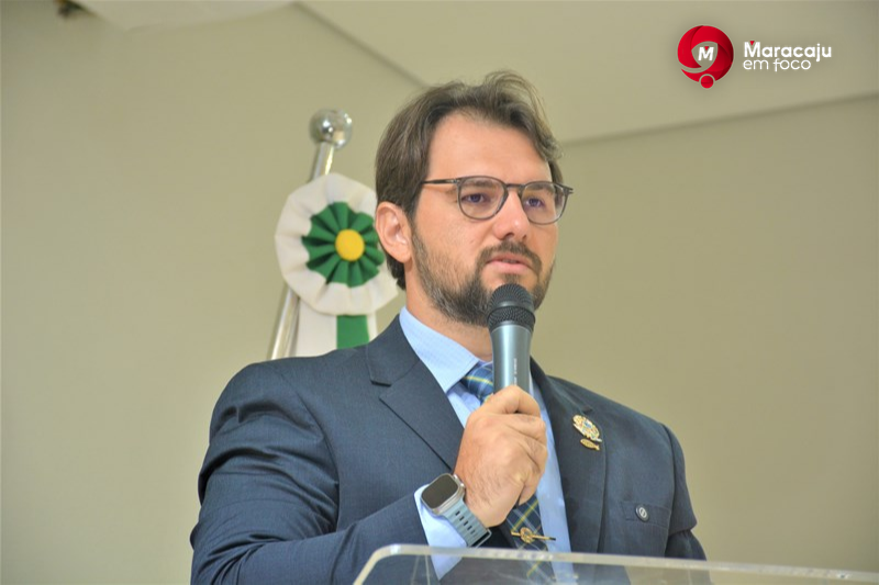 Após divulgação de parque infantil com larvas, Vereador Diogo Frizzo volta a cobrar manutenção de brinquedos da Praça Central.