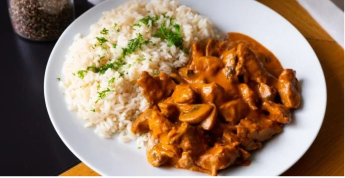 Receita de Strogonoff de Carne Tradicional com Maggi e Nestlé Creme de Leite