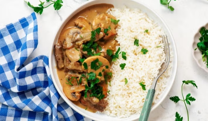 Strogonoff de Carne com Creme de Leite Nestlé e Caldo Maggi