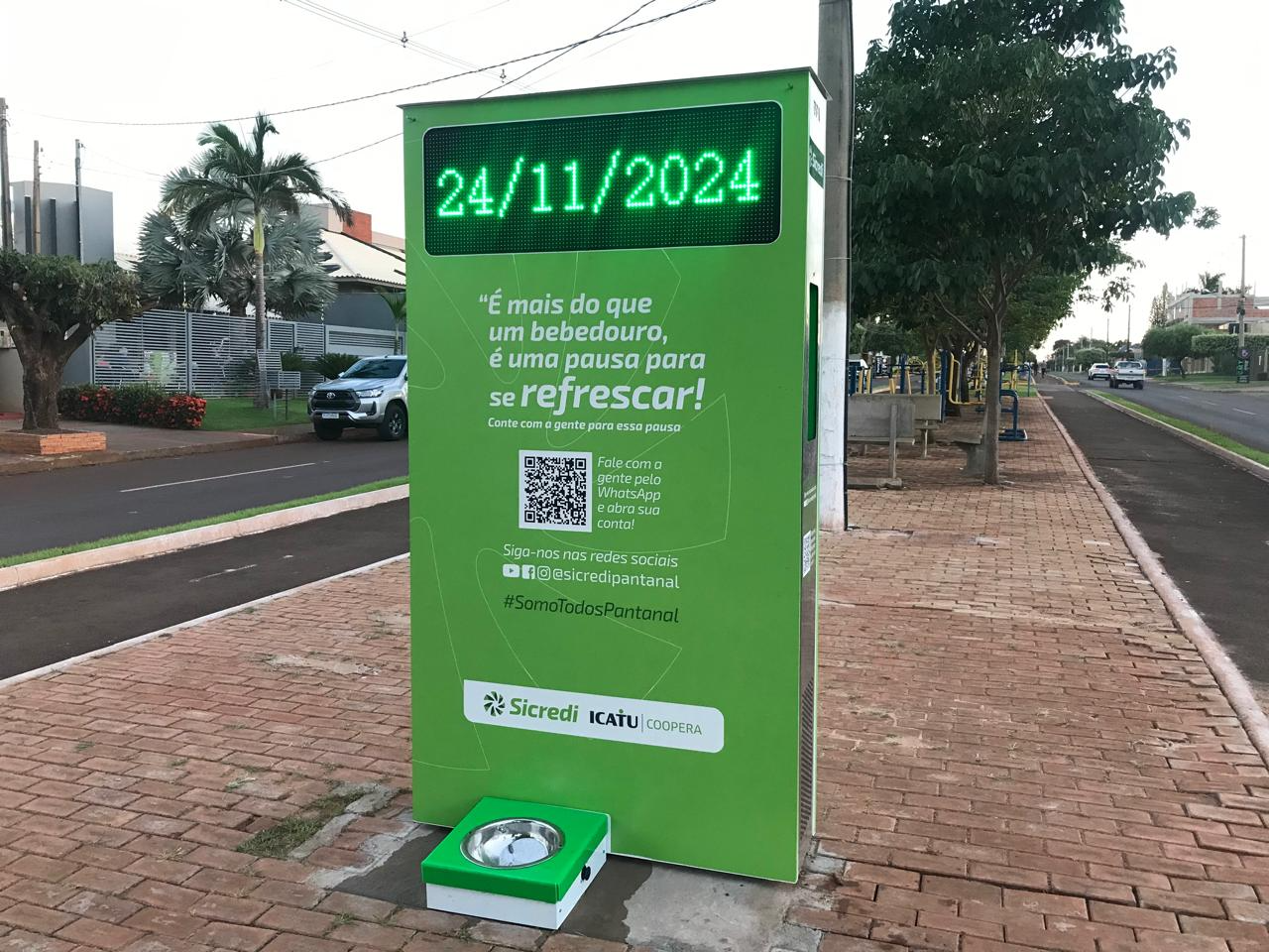 Sicredi Pantanal instala bebedouro na Avenida Mário Corrêa, em Maracaju
