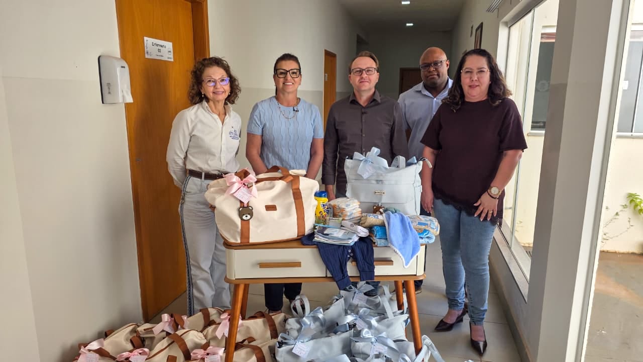 FAC – Fundo de Apoio a Comunidade e parceiros entregam 30 kits maternidade ao Hospital Soriano Corrêa da Silva.