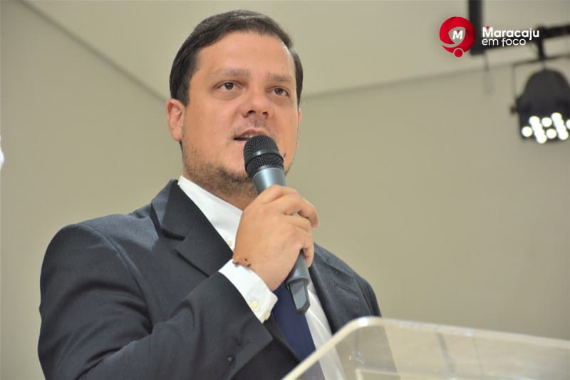 Patrick Ribas solicita manutenção e substituição de refletores em quadras de escolas municipais