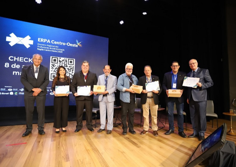 Ben Hur Salomão Teixeira media painel sobre empreendedorismo no ERPA Centro-Oeste 2025.
