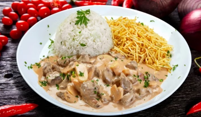 Strogonoff de Carne com Creme de Leite Nestlé e Caldo Maggi
