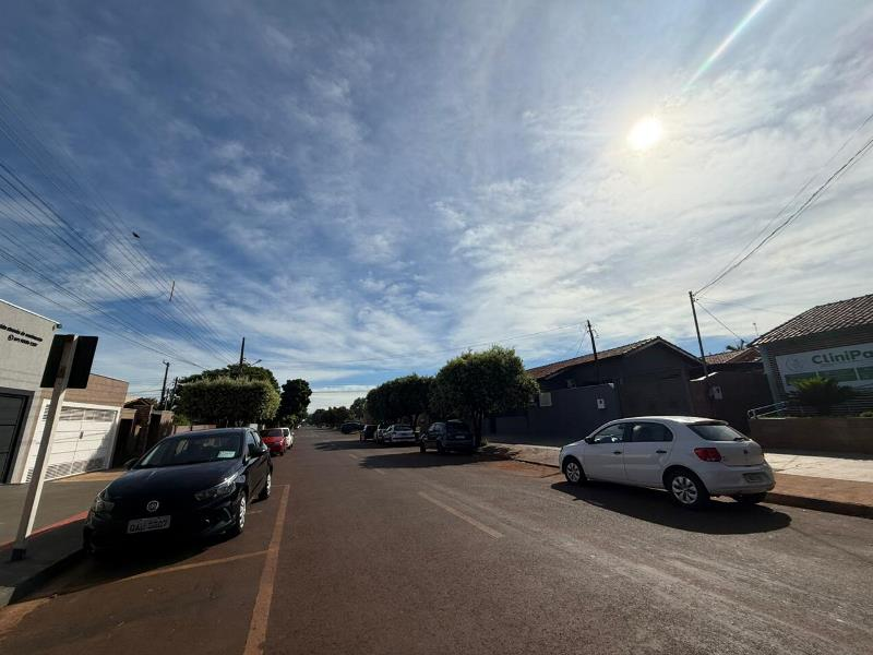 Maracaju sob calor intenso e sol entre nuvens neste sábado