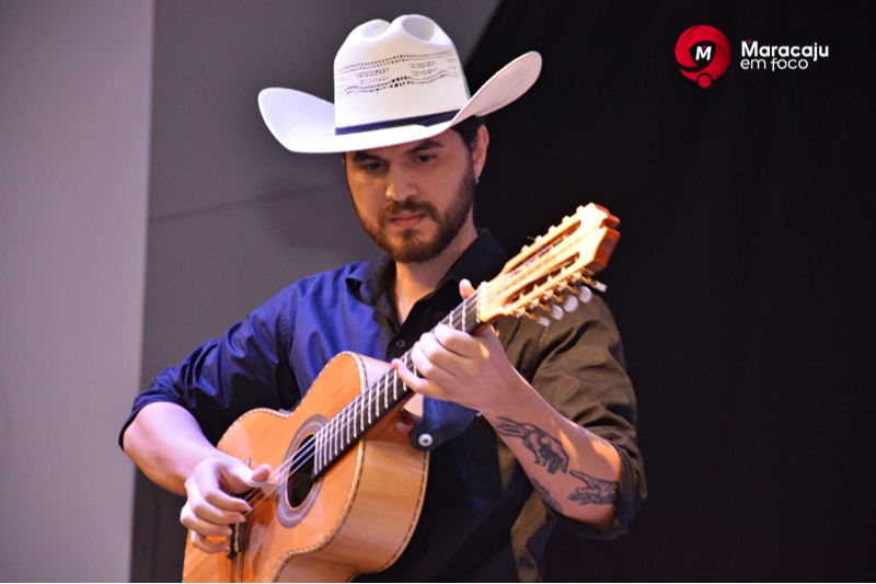 Matheus Carrera: O jovem violeiro maracajuense que conquista o Brasil com seu talento