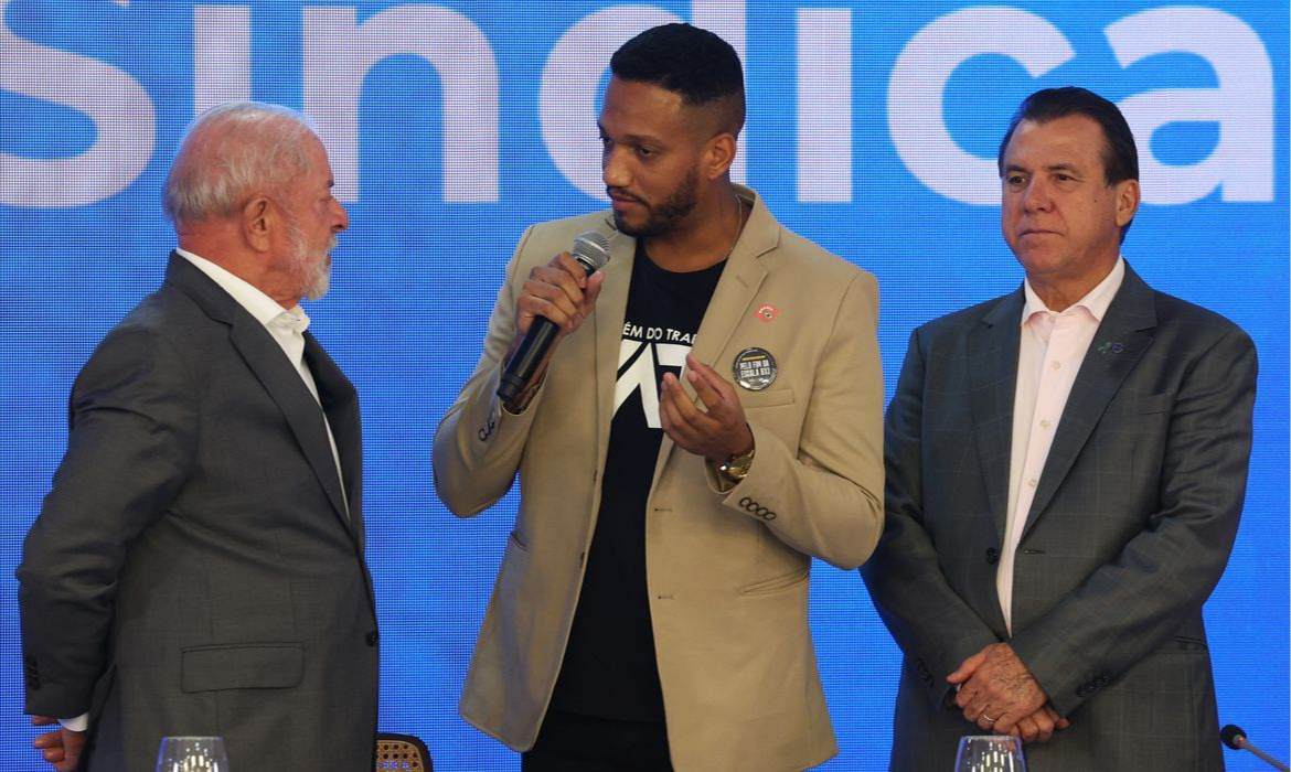 Lula pede mobilização a centrais sindicais para fim da escala 6x1