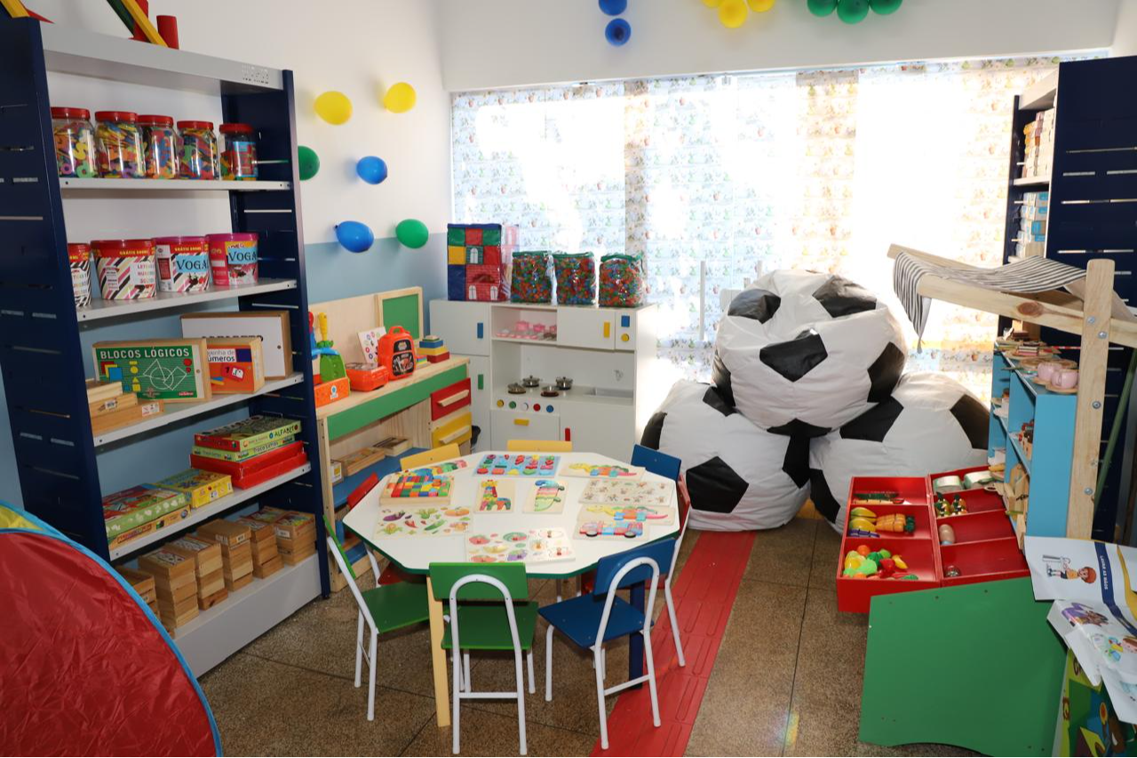 Com R$100 mil em emendas do deputado Gerson Claro, escolas de Maracaju recebem novas brinquedotecas