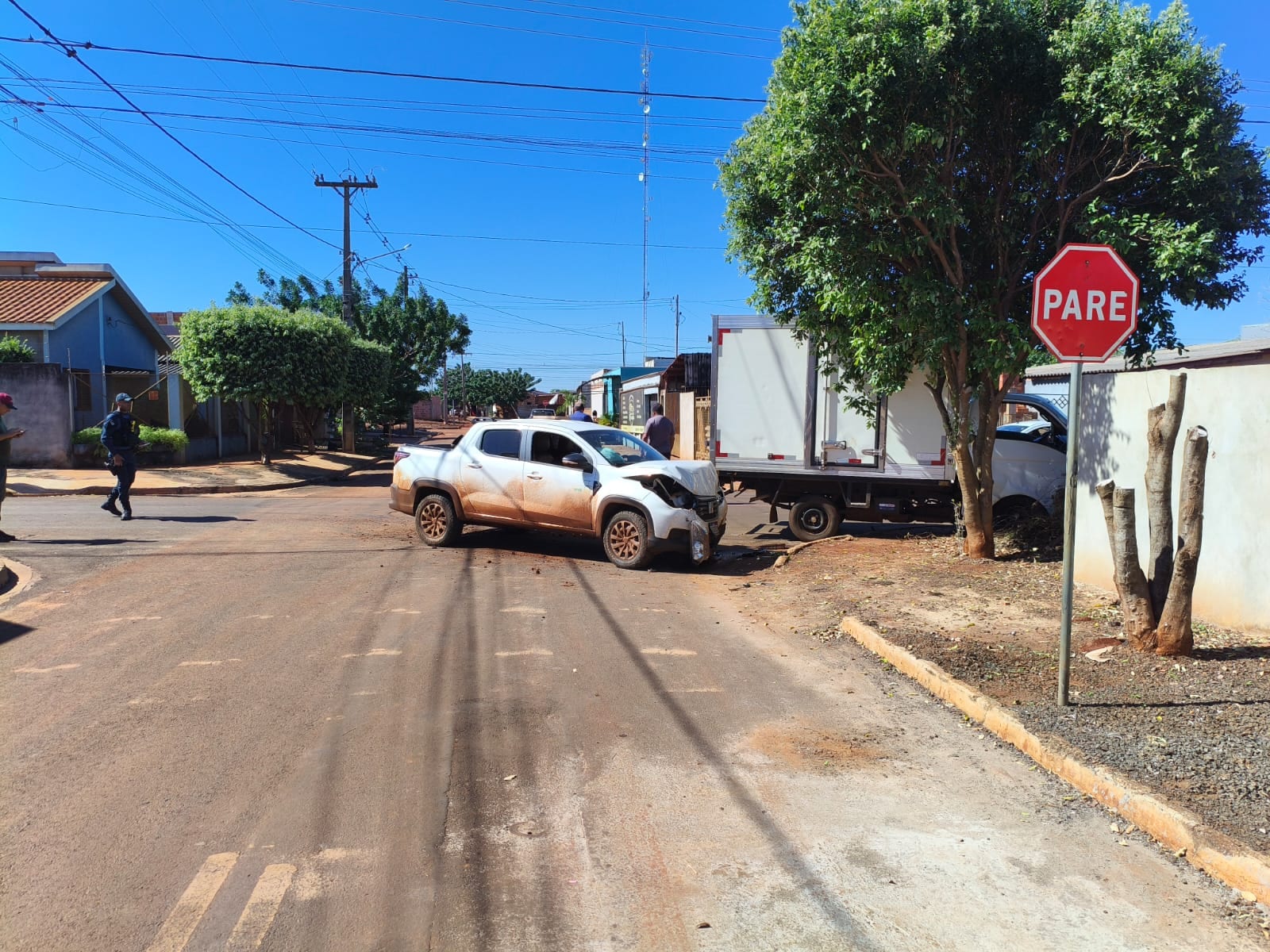 Maracaju: Colisão entre caminhão e veículo utilitário é registrada no Bairro Ilha Bela
