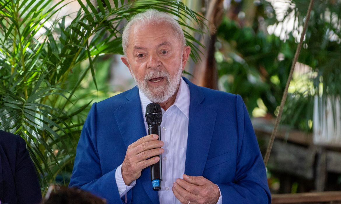“Não podemos nos conformar com homens matando mulheres”, diz Lula