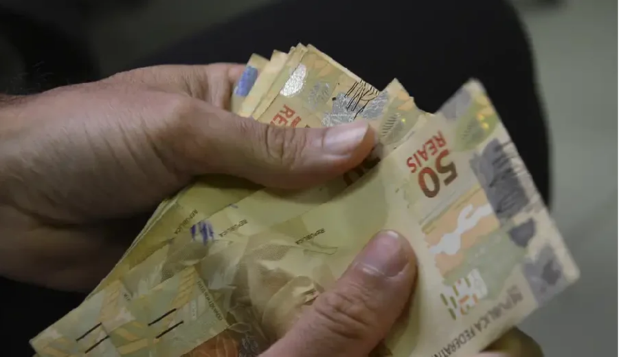 Servidores estaduais de Mato Grosso do Sul recebem salários nesta sexta-feira 01-05.