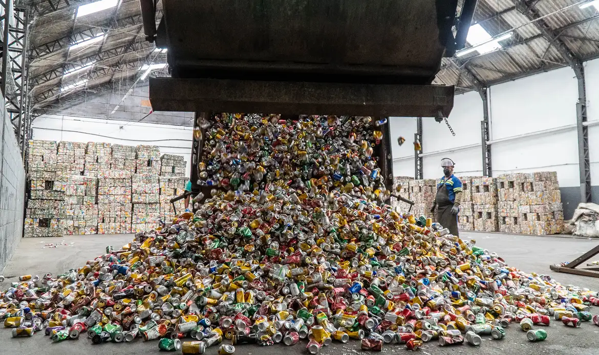 Brasil reciclou 97,3% das latinhas de alumínio em 2024