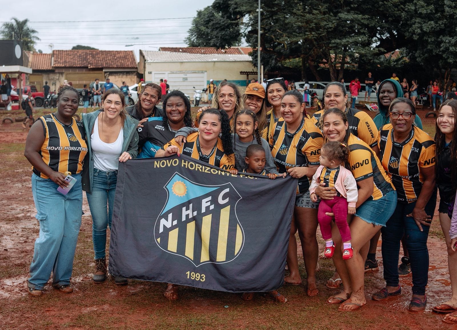 Comunidade, futebol e tradição: Viviane Luiza participa de campeonato na Tia Eva e reforça conexão com as raízes populares de Campo Grande