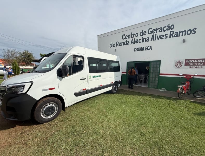 Prefeitura de Nioaque entrega van com acessibilidade para fortalecer o transporte dos idosos do Serviço de Convivência e Fortalecimento de Vínculos