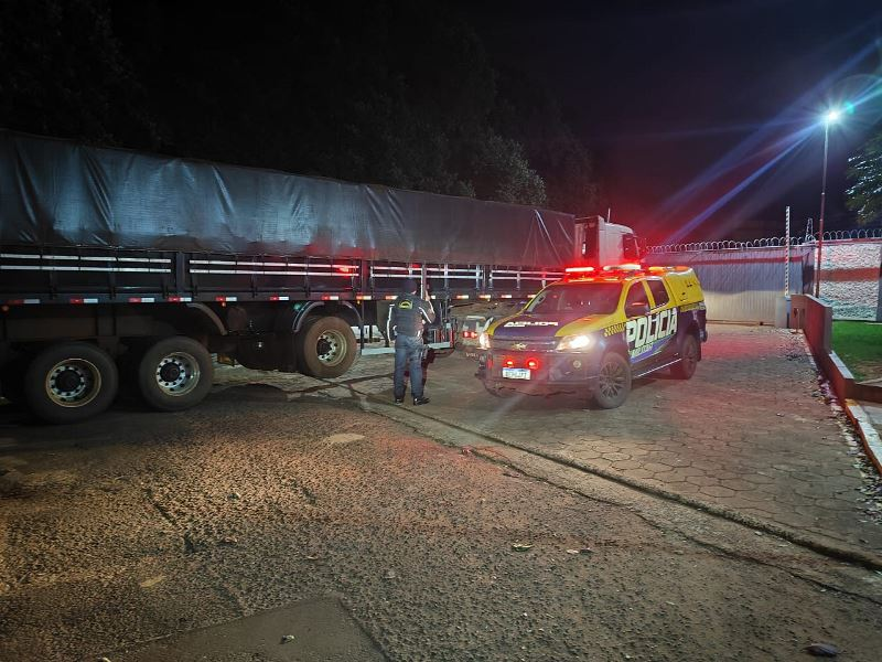 Polícia Militar Rodoviária prende homem por contrabando de cigarro em Maracaju.