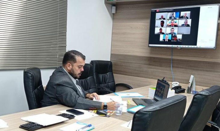 Sob a gestão de Robert Ziemann, vereadores realizam primeira sessão virtual da história do Legislativo Municipal.