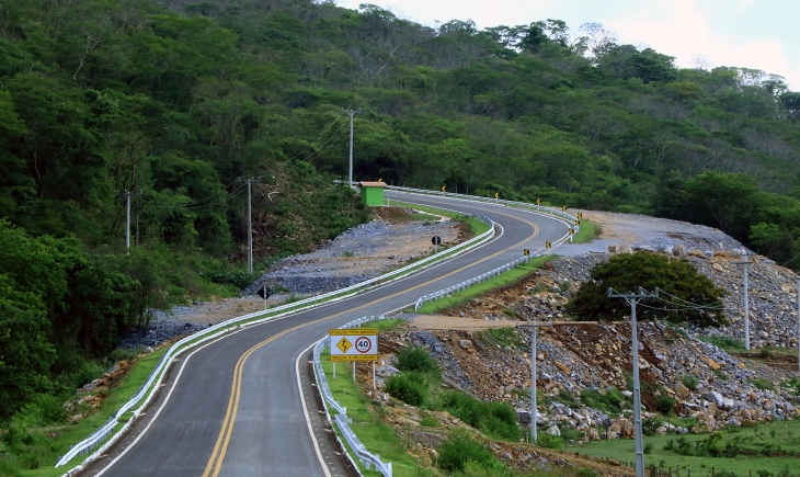 Asfalto na Serra das Três Cruzes elimina riscos de acidentes e fomenta produção