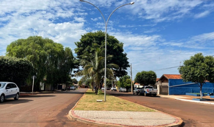 Com recursos próprios, Prefeitura de Maracaju conclui obra de revitalização de canteiro da Rua Arlindo Olegário de Lima