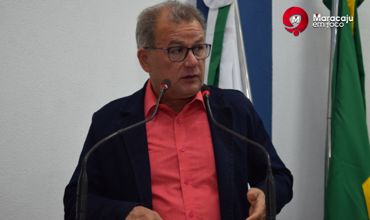 Devido ao tempo seco e poeira, Joãozinho pede compra de mais um caminhão pipa para atendimento.