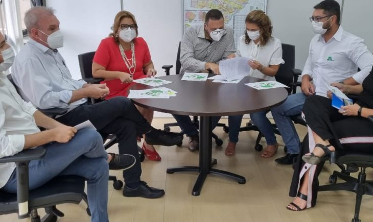 Variante P1, que atinge população mais jovem, já predomina no MS.