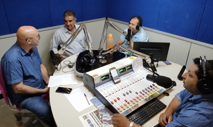 Prefeito Dr. Maurílio Azambuja e Coordenador da Saúde de Atenção Básica Dr. Luiz Possi visitam rádio para abordar assuntos ligados a saúde. Saiba mais.