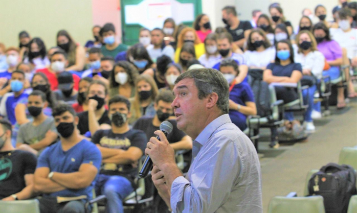 Riedel: ‘Nada substitui a educação’