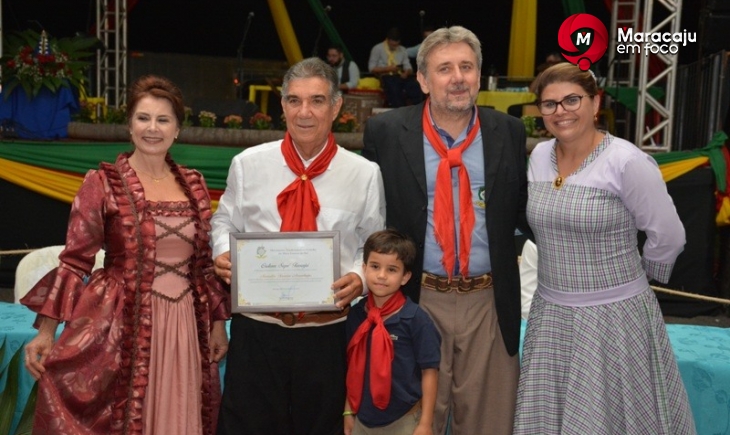 Durante FEGAMS Prefeito Maurílio Azambuja recebe a comenda Sepé Tiaraju. Saiba mais.
