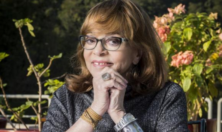 Glória Perez defende reprise de América e acredita que Globo apagou beijo gay