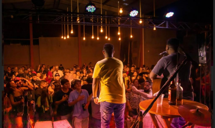 Dupla Denisson & Gabriel caem no gosto dos maracajuenses e lotaram evento no Back Country Bar.