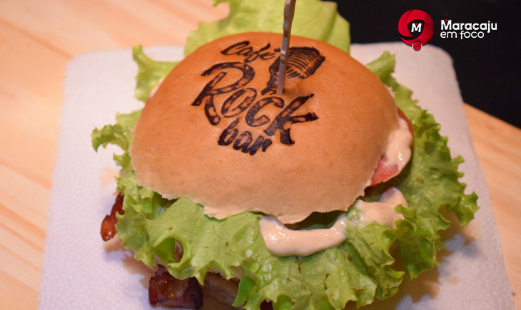 Rock Bar tem promoção de lanches toda segunda e terça e agora conta com Chopp Brahma no seu Happy Hour. Saiba mais.