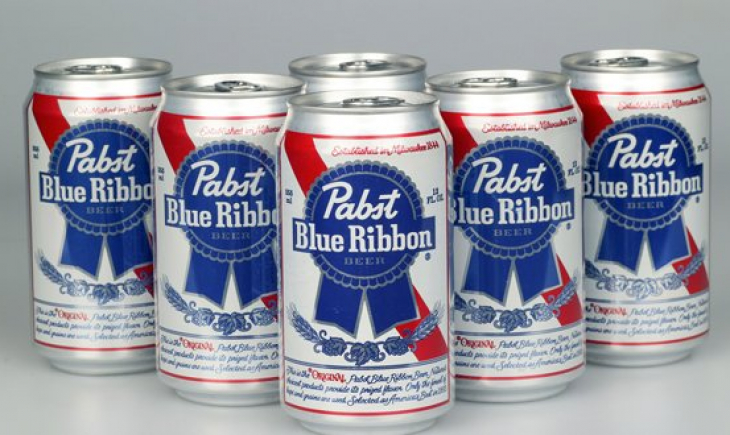 De origem americana, Cerveja Pabst Blue Ribbon está sendo comercializada nos Supermercados Estrela.