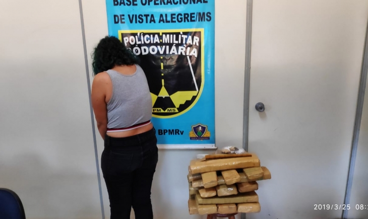 Polícia Militar Rodoviária de Vista Alegre flagra passageira transportando 21 kg de maconha em ônibus na MS 164. Leia