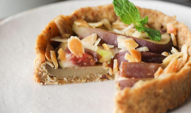 Receita de Torta a base de farinha de aveia com creme e figo