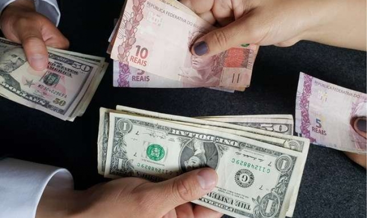 Cotação do dólar muda planos de viagem de turistas