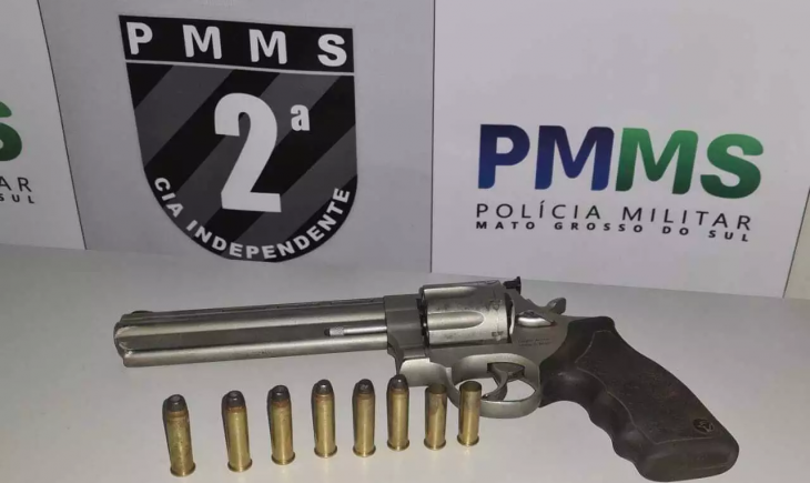Maracaju: Adolescente sai armado na rua, ameaça matar moradores e atira na PM.