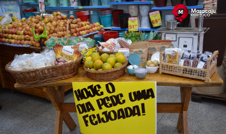 Tempo esfriou? Que tal fazer aquela saborosa feijoada com os ingredientes dos Supermercados Estrela? Está imperdível!