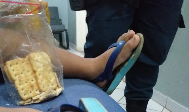 Campo Grande: Vizinhos escutam choro e encontram criança de 3 anos abandonada em casa.