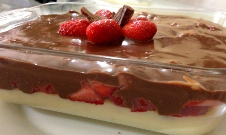 Receita de Torta gelada de prestígio e morango