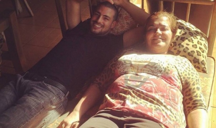 Cauã Reymond encanta pela simplicidade e até deita na cama com fã em filmagens no MS