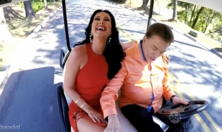 Silvio Santos passa a mão nas pernas de Helen Ganzarolli e a convida para ir ao motel; veja o vídeo